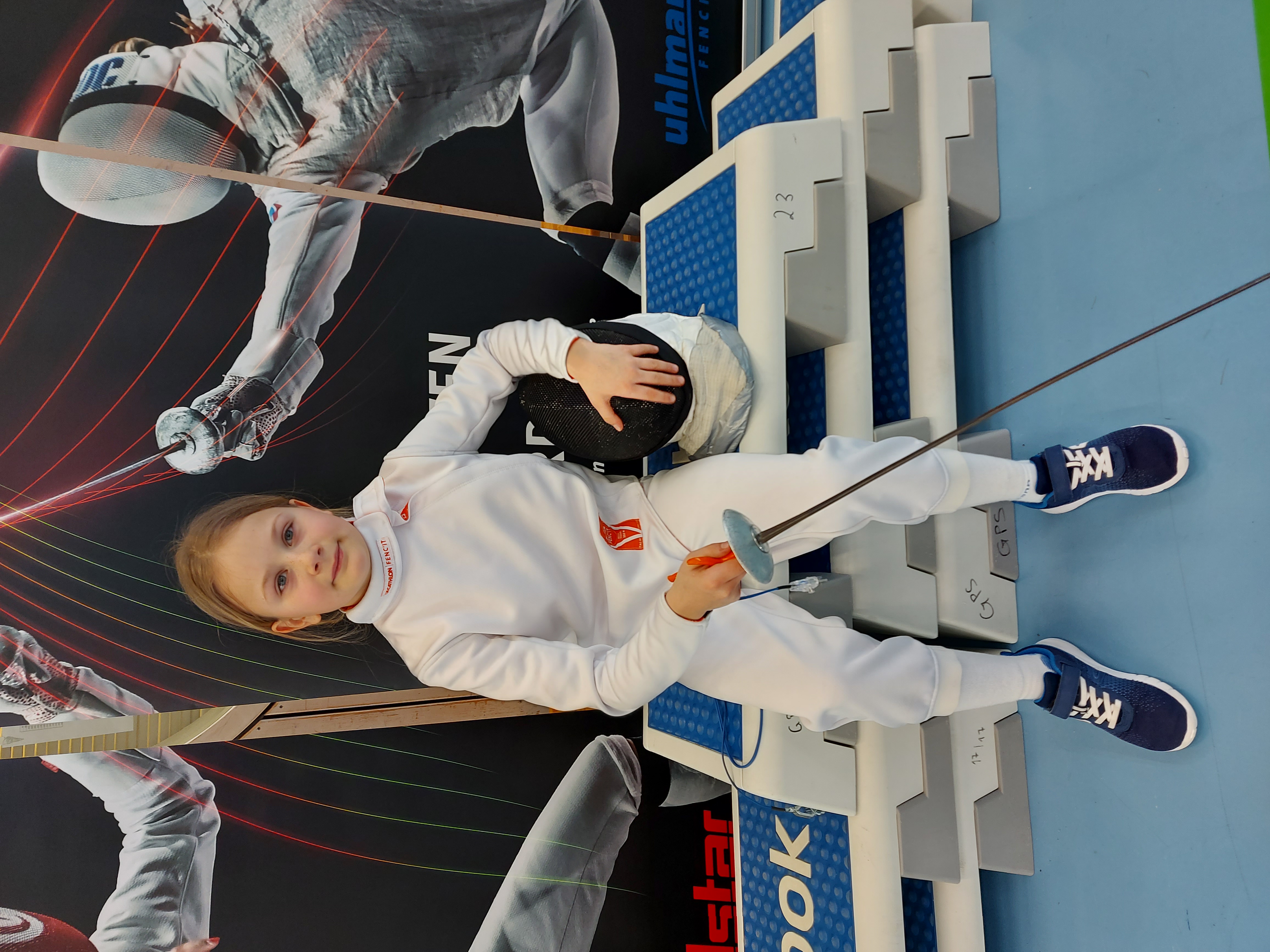 U11-Fechterin Fleur kann mit ihren 6. Platz sehr zufrieden sein.